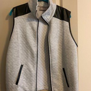 Chico's Women's Fleece Quilted Pattern Size 1 Zip Vest Leather Accent NEW